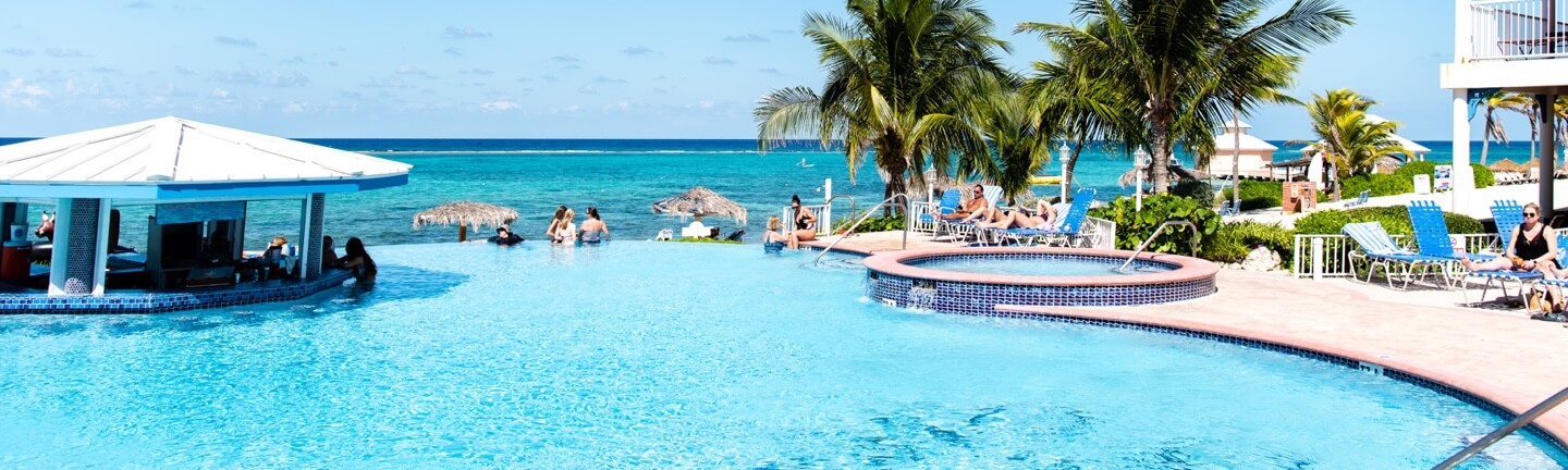 The swim-up pool bar and infinity pool